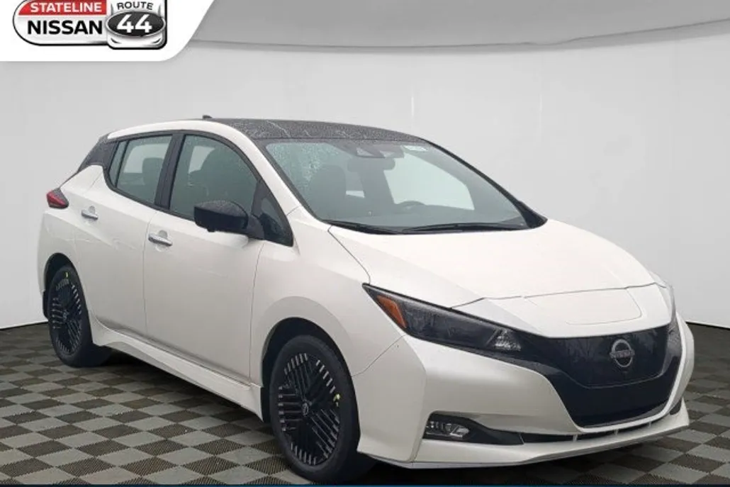 2023 Nissan Leaf SV Plus photo 1