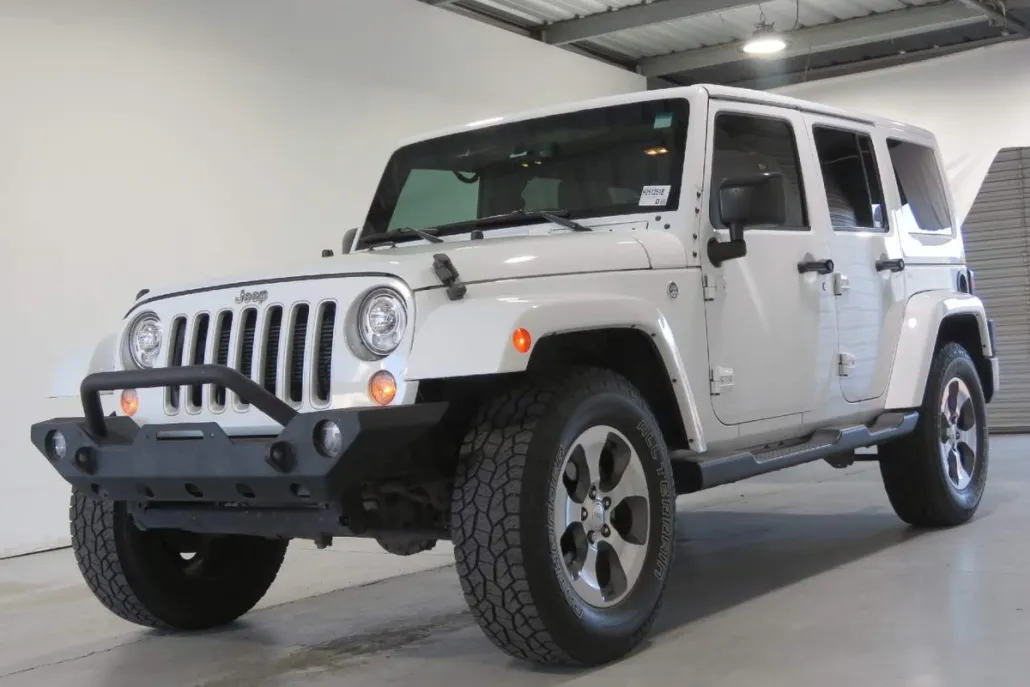 2017 Jeep Wrangler Unlimited Sahara photo 1