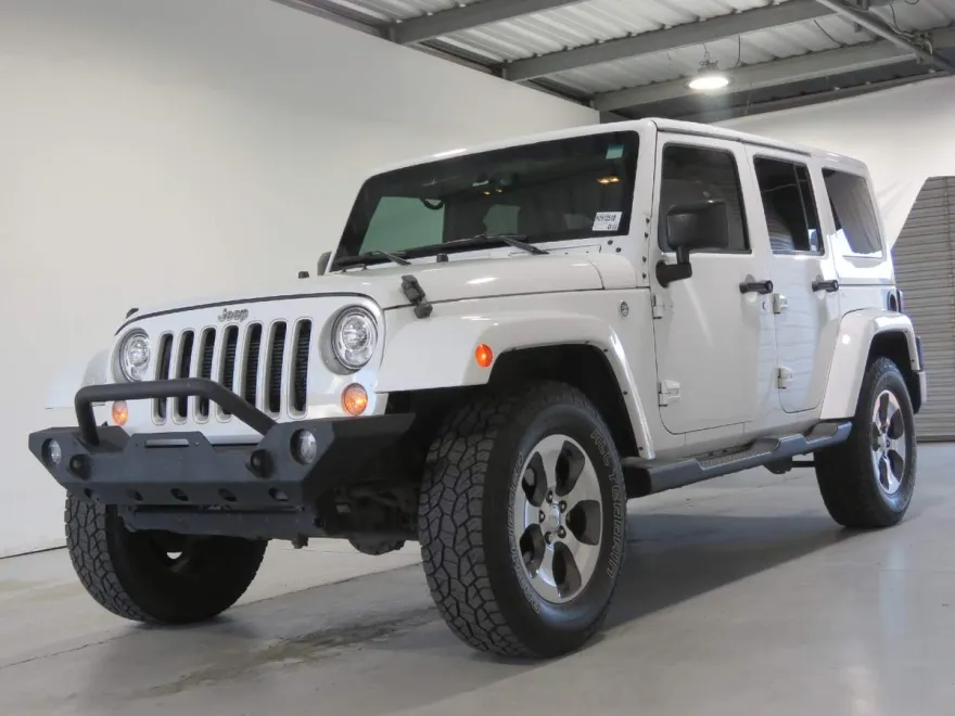 2017 Jeep Wrangler Unlimited Sahara photo 1