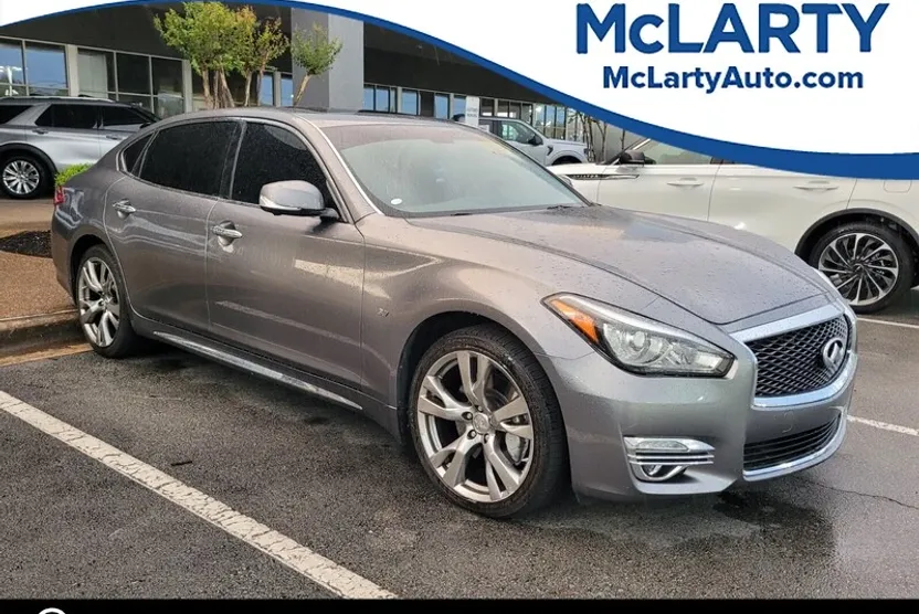 2018 Infiniti Q70 Luxe photo 1