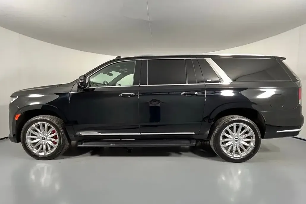 2022 Cadillac Escalade ESV Premium Luxury photo 1