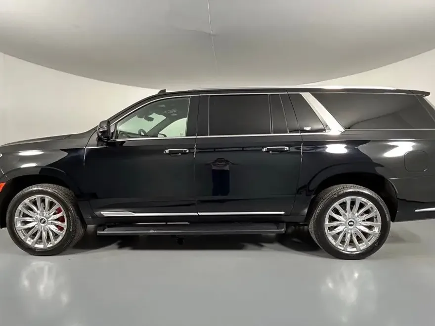 2022 Cadillac Escalade ESV Premium Luxury photo 1