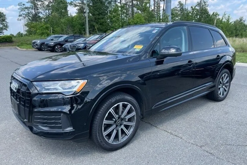 2023 Audi Q7 45 Premium Plus photo 1