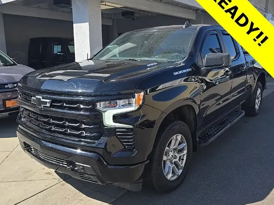 2023 Chevrolet Silverado 1500 RST photo 1