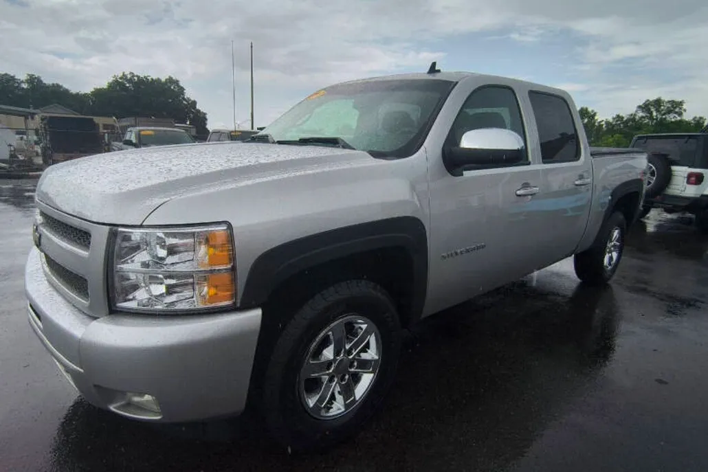 2011 Chevrolet Silverado 1500 LT photo 1
