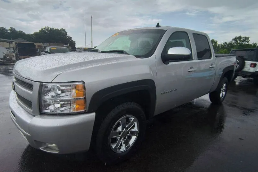 2011 Chevrolet Silverado 1500 LT photo 1