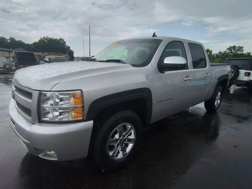 2011 Chevrolet Silverado 1500 LT photo 1