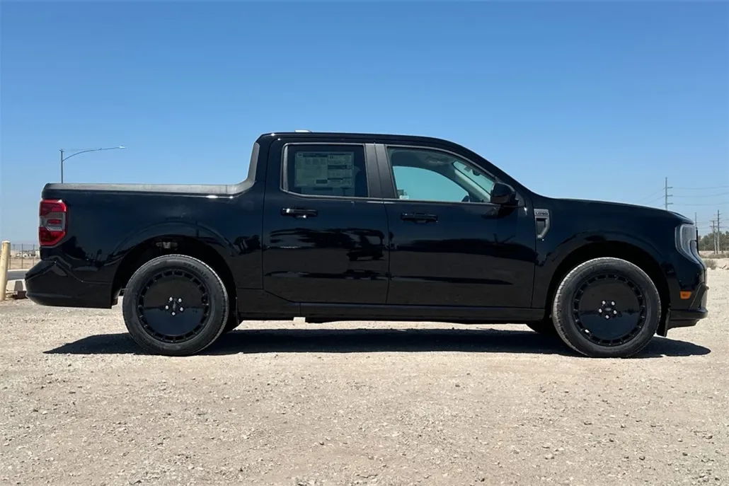 2025 Ford Maverick photo 1