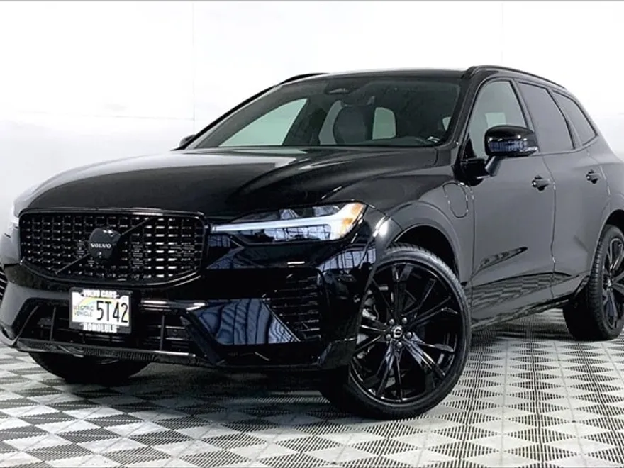 2022 Volvo XC60 B5 Momentum photo 1