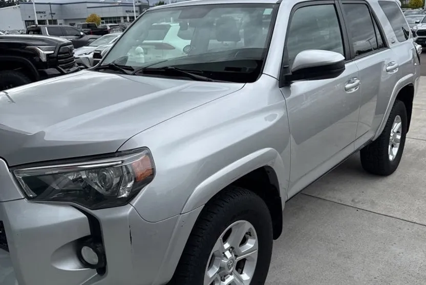 2019 Toyota 4Runner SR5 photo 1