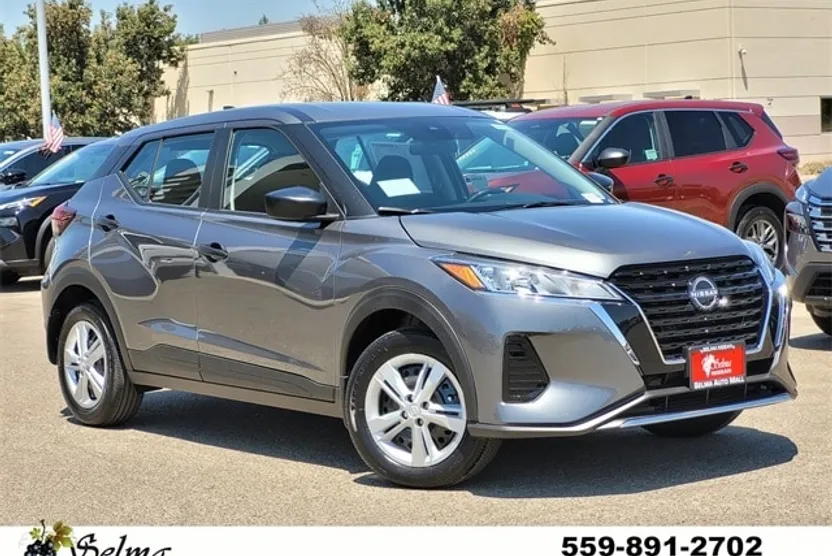 2025 Nissan Kicks Play S photo 1