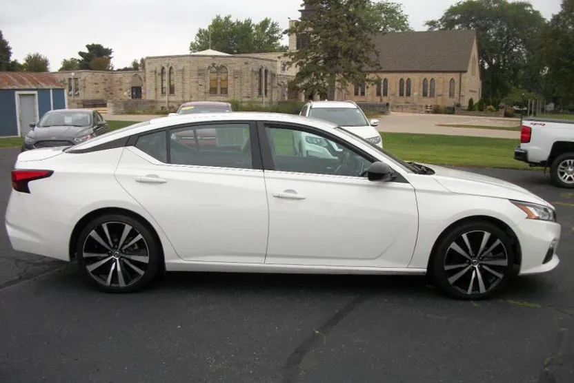 2021 Nissan Altima 2.5 SR photo 1