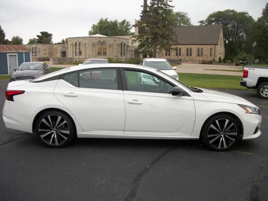 2021 Nissan Altima 2.5 SR photo 1