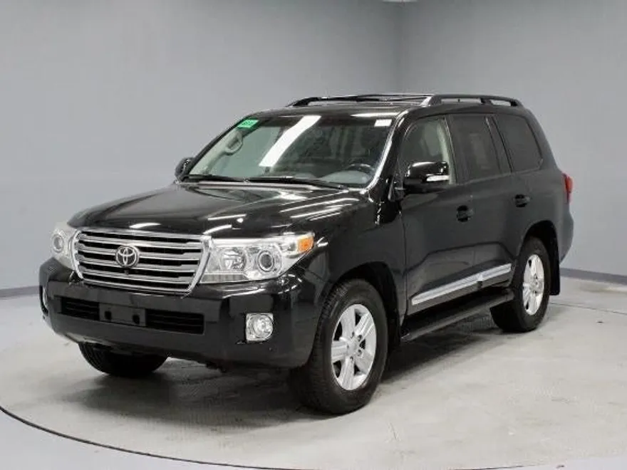 2013 Toyota Land Cruiser Base photo 1