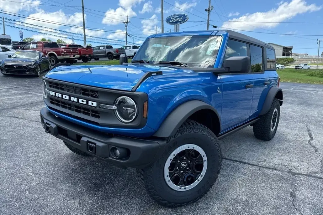 2024 Ford Bronco Black Diamond photo 1