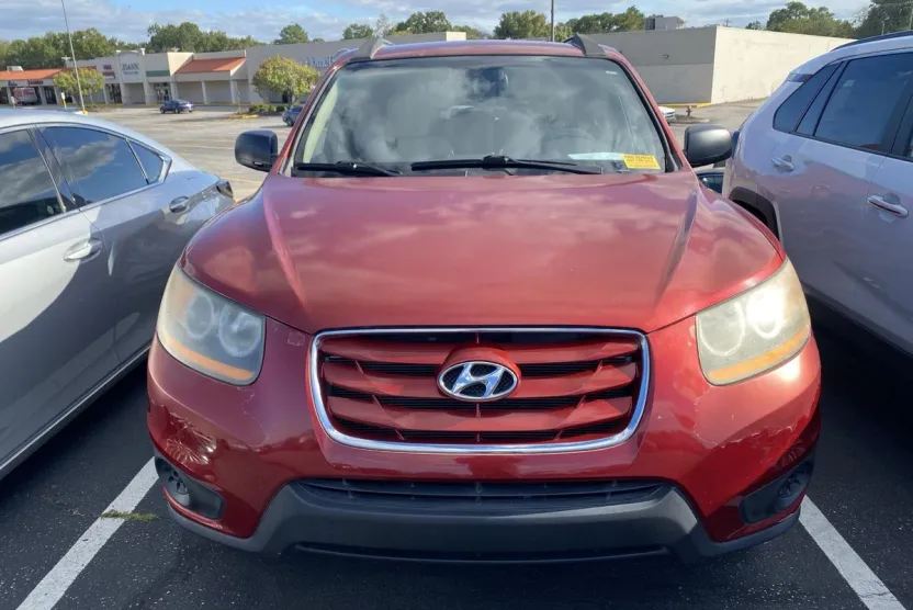 2010 Hyundai Santa Fe GLS photo 1