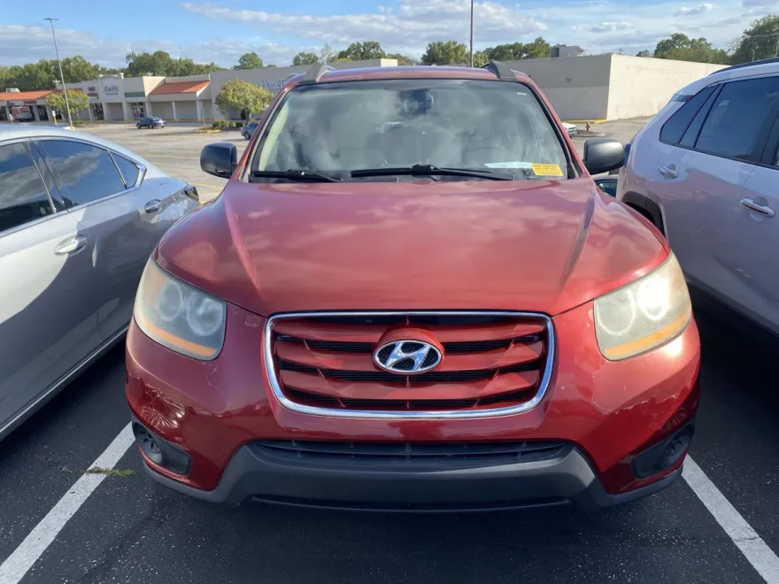 2010 Hyundai Santa Fe GLS photo 1