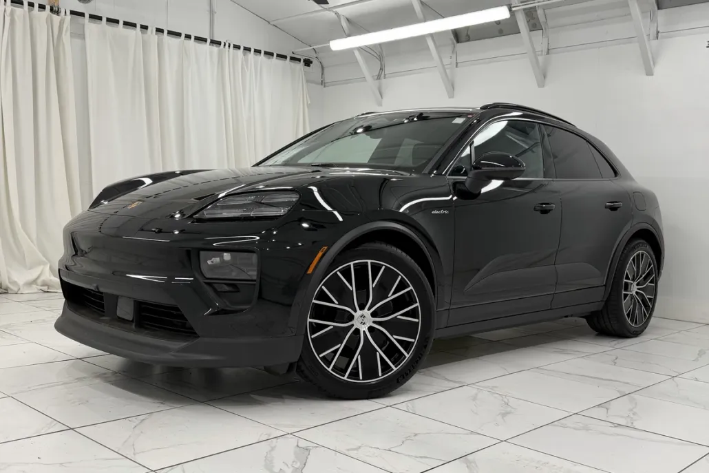 2025 Porsche Macan Electric photo 1