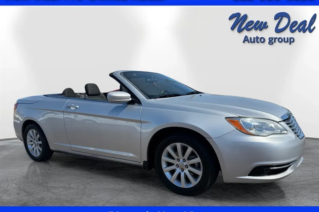 2012 Chrysler 200 Touring photo 1