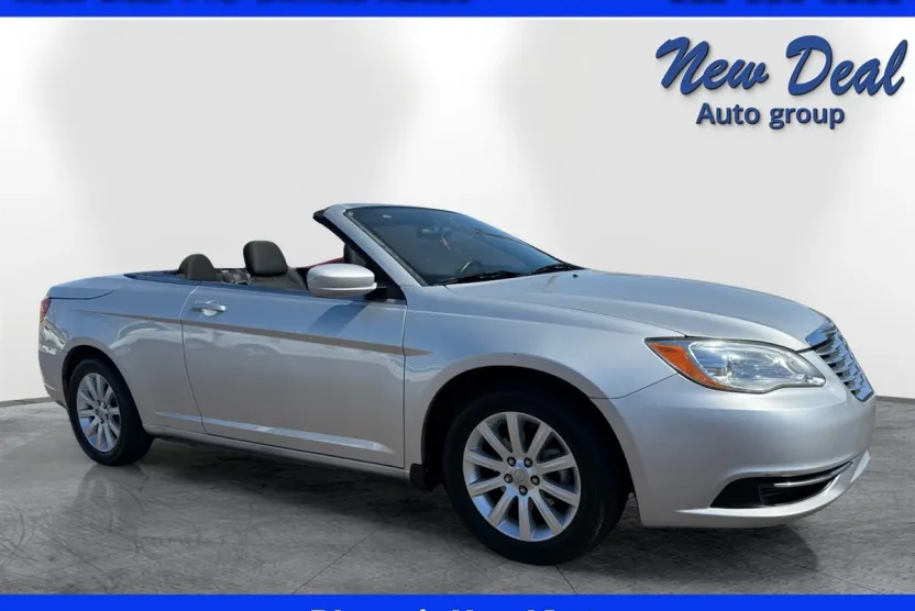 2012 Chrysler 200 Touring photo 1