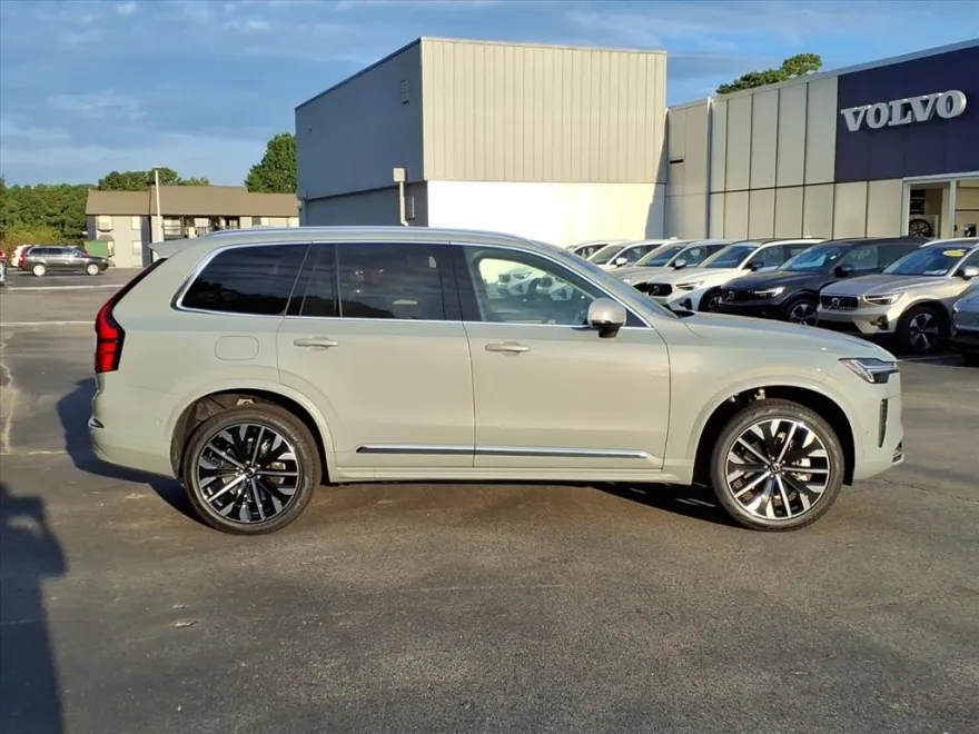 2026 Volvo XC90 Plus photo 1