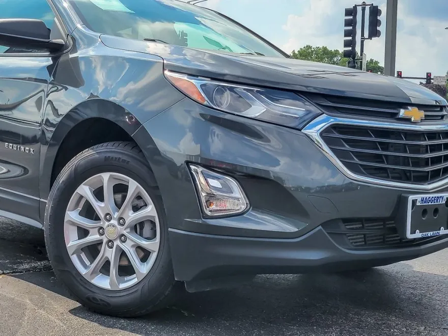 2020 Chevrolet Equinox LS photo 1