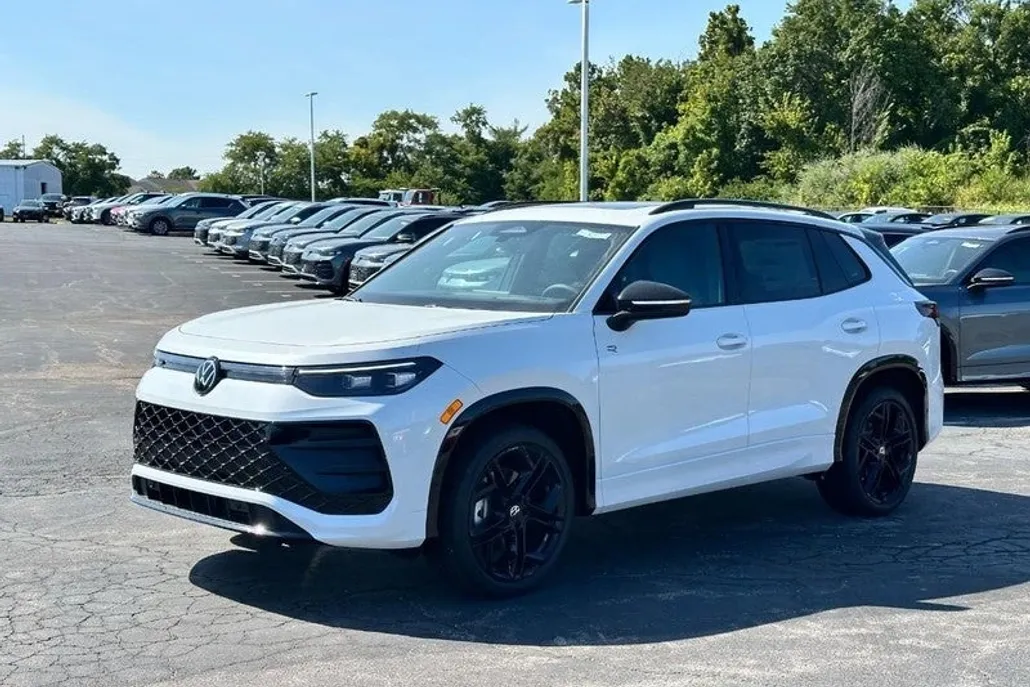 2025 Volkswagen Tiguan SE R-Line Black photo 1