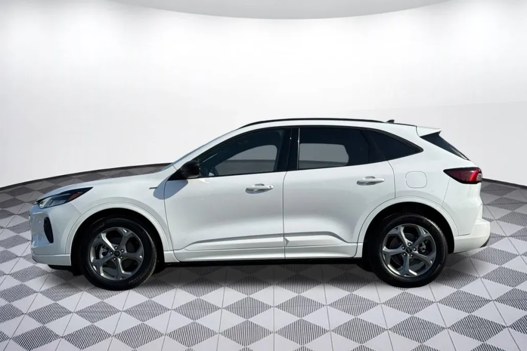 2023 Ford Escape ST-Line photo 1