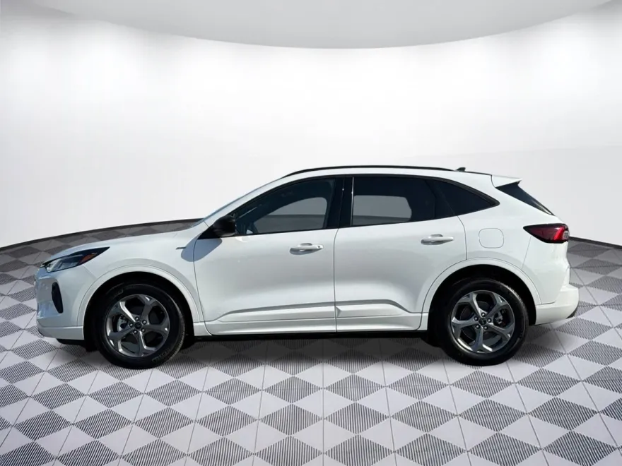 2023 Ford Escape ST-Line photo 1