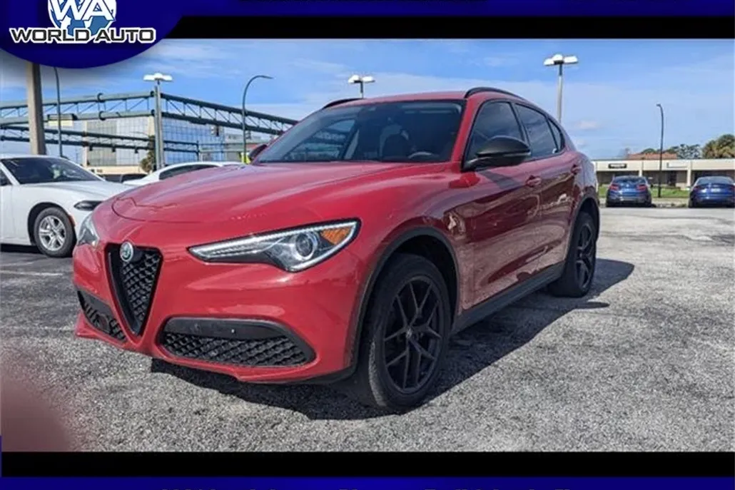2021 Alfa Romeo Stelvio photo 1