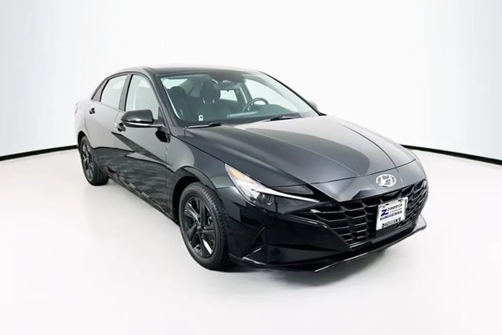 2022 Hyundai Elantra SEL Convenience photo 1