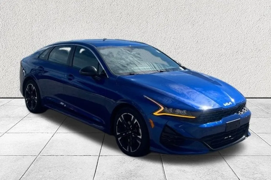 2022 Kia K5 GT-Line photo 1