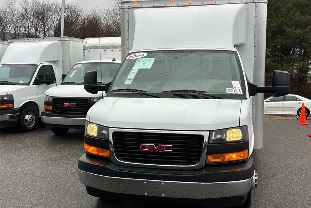 2024 Gmc Savana 3500 photo 1