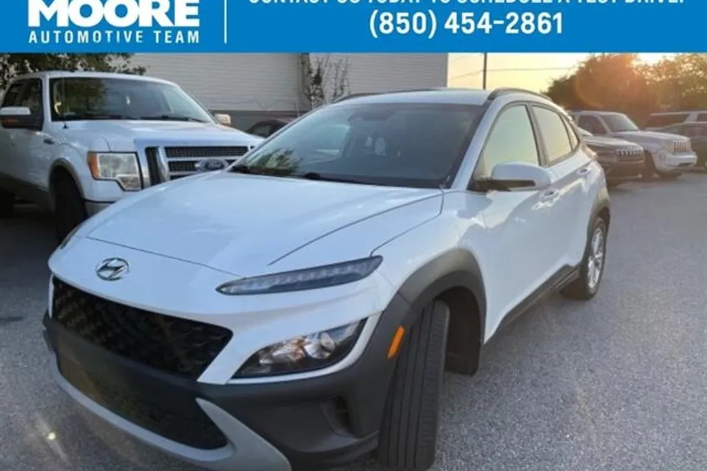 2022 Hyundai Kona SEL photo 1