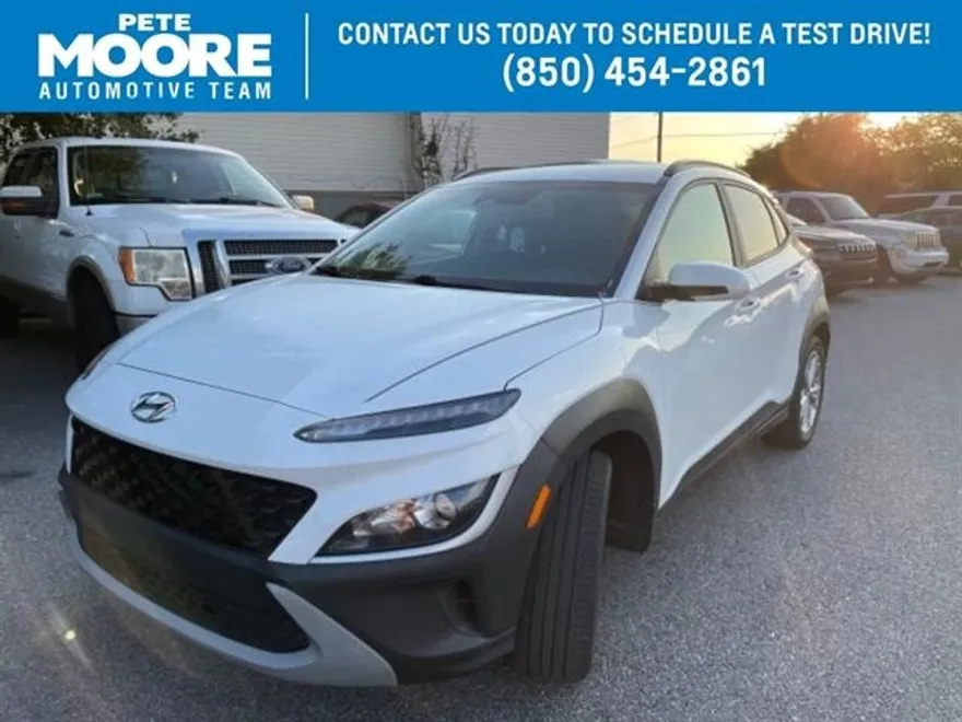 2022 Hyundai Kona SEL photo 1