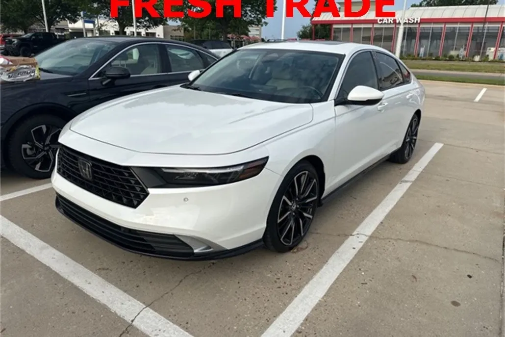 2024 Honda Accord Hybrid Touring photo 1