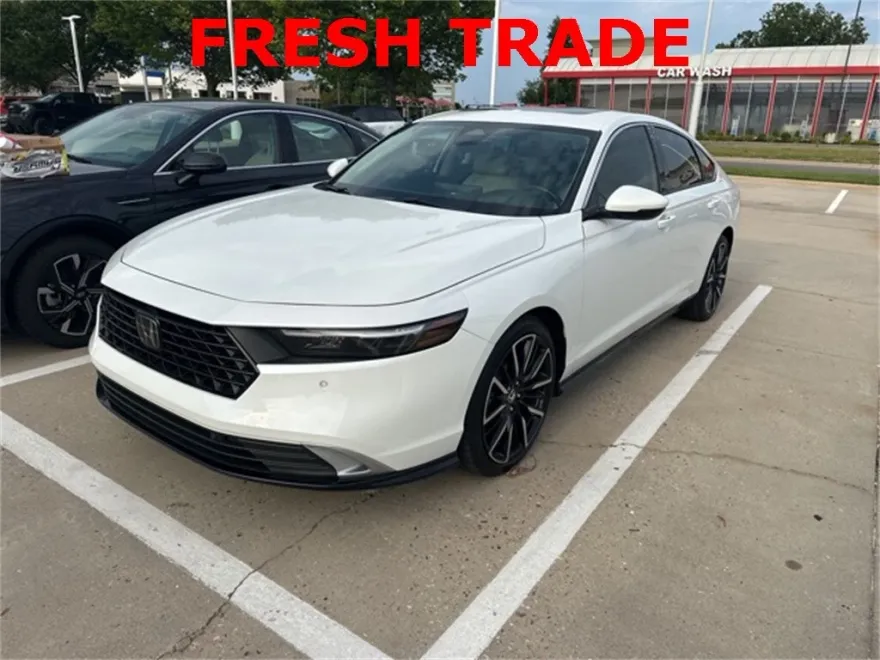 2024 Honda Accord Hybrid Touring photo 1