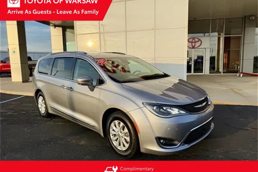 2018 Chrysler Pacifica Touring L photo 1