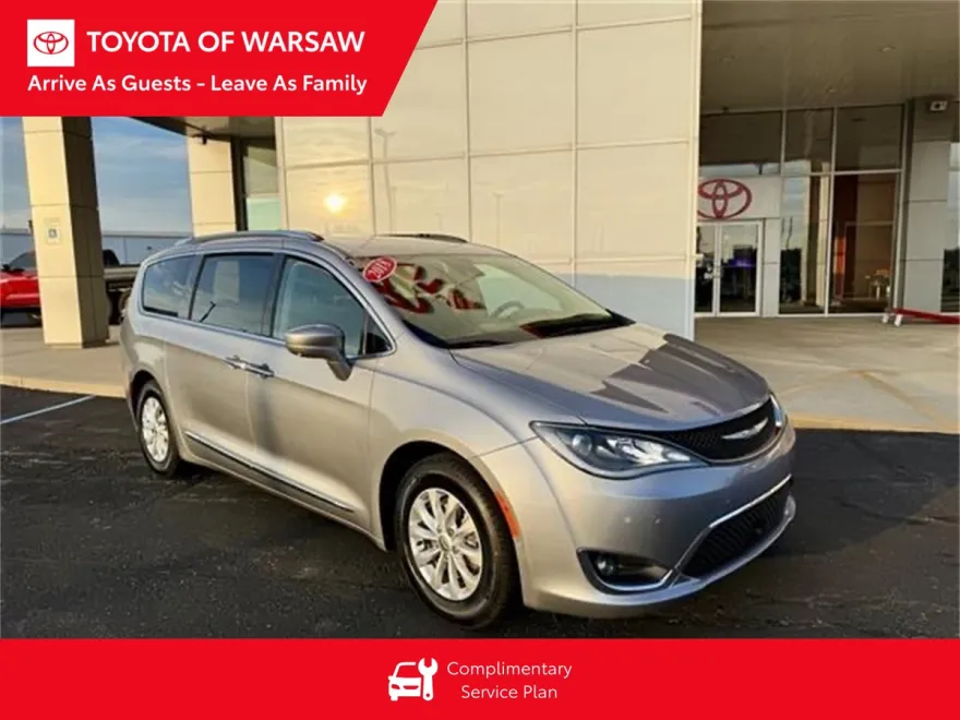 2018 Chrysler Pacifica Touring L photo 1