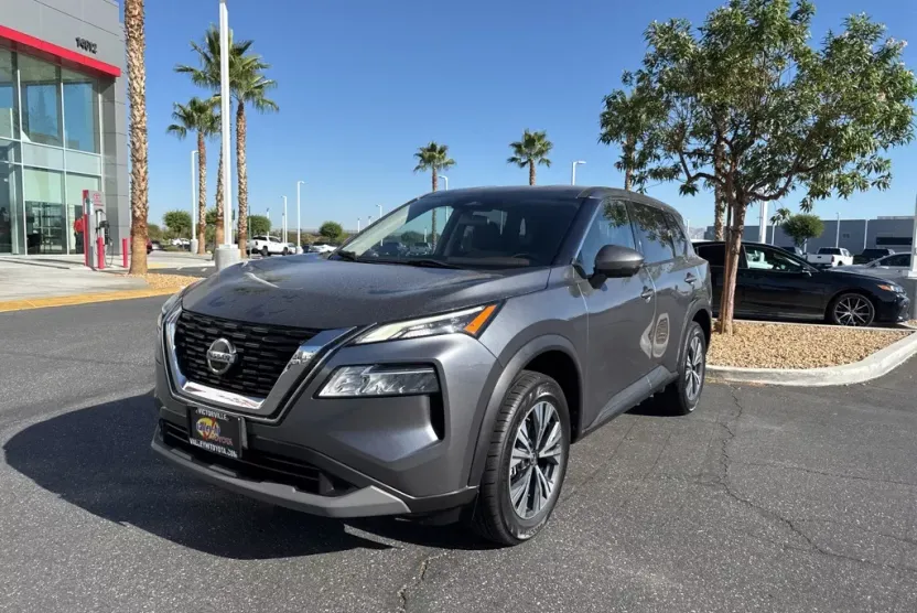 2021 Nissan Rogue SV photo 1