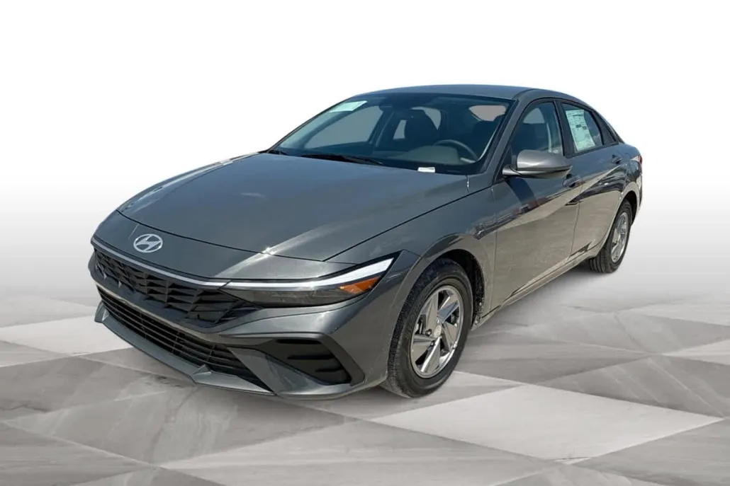 2025 Hyundai Elantra SE photo 1