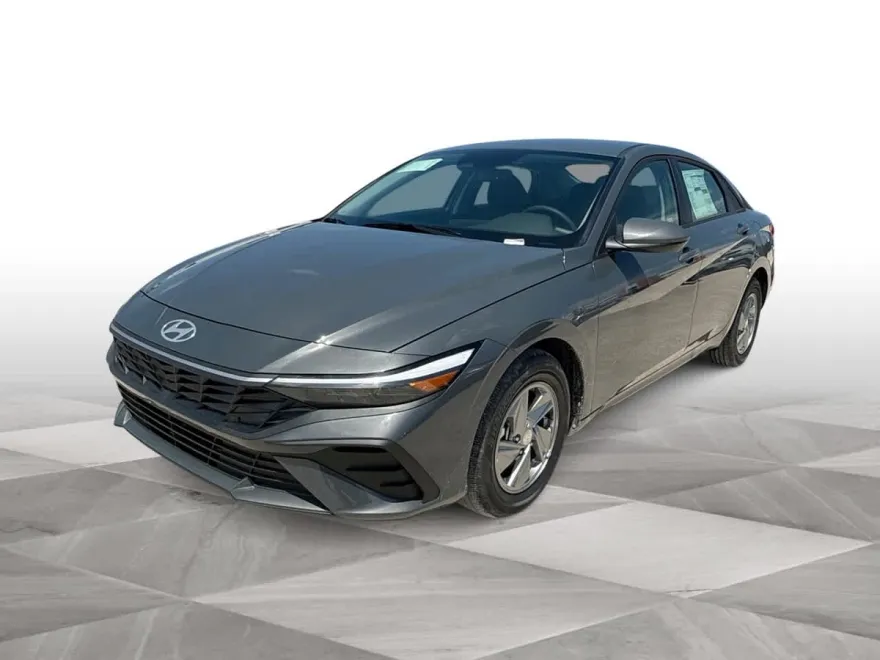2025 Hyundai Elantra SE photo 1