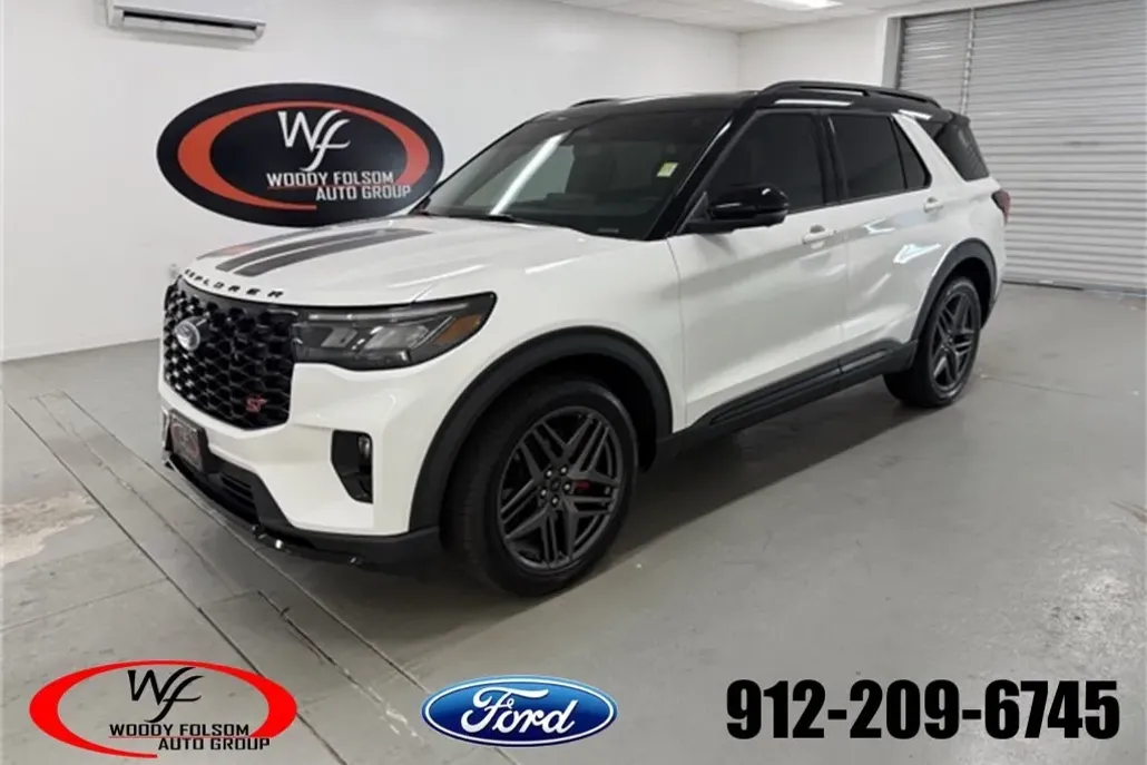 2025 Ford Explorer ST photo 1