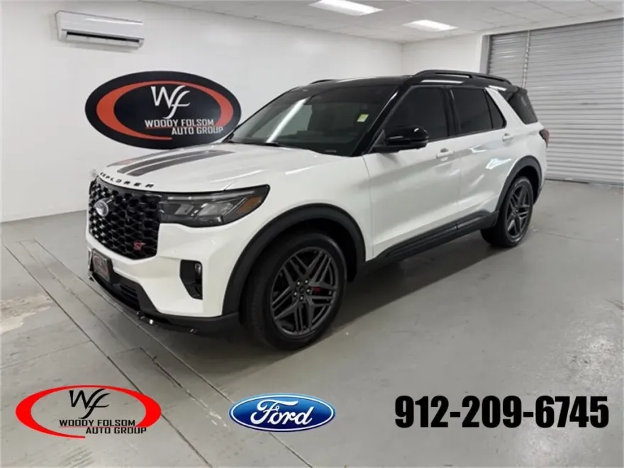 2025 Ford Explorer ST photo 1