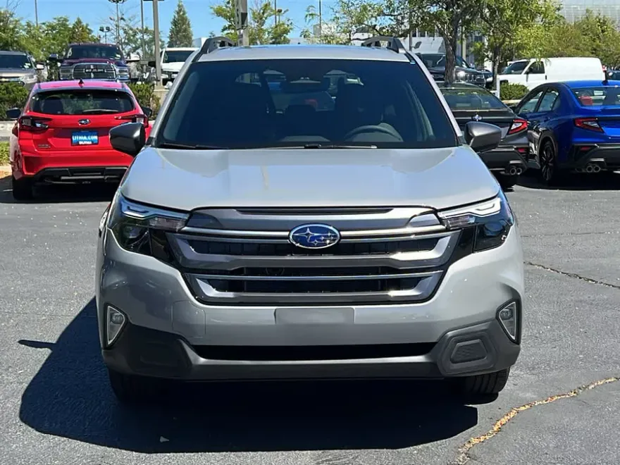 2025 Subaru Forester Premium photo 1