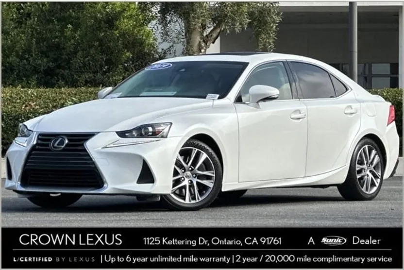 2019 Lexus IS 300 photo 1