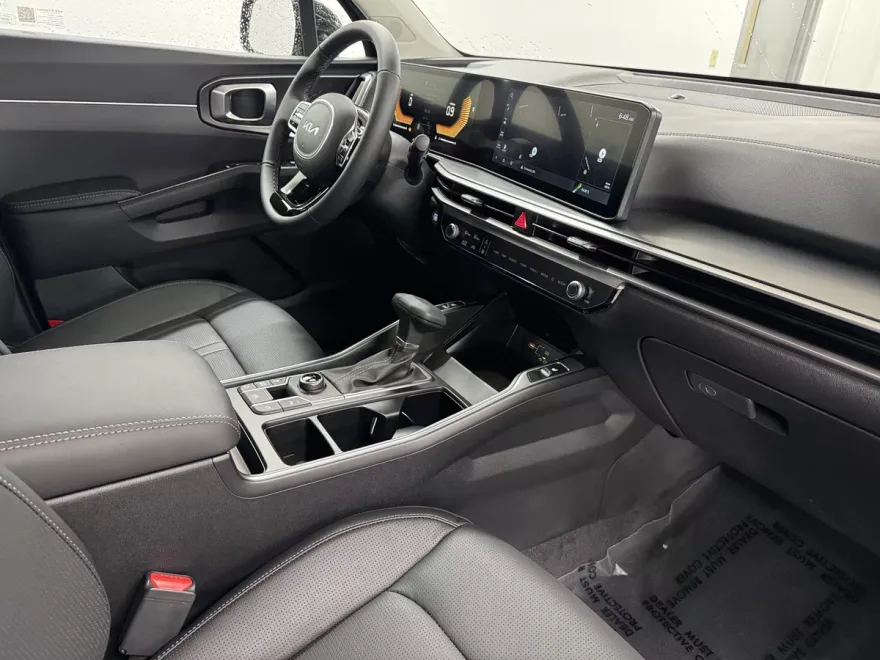 2025 Kia Sorento S photo 1