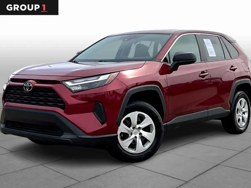 2023 Toyota RAV4 LE photo 1