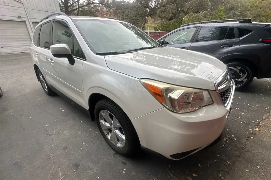 2015 Subaru Forester 2.5i Premium photo 1