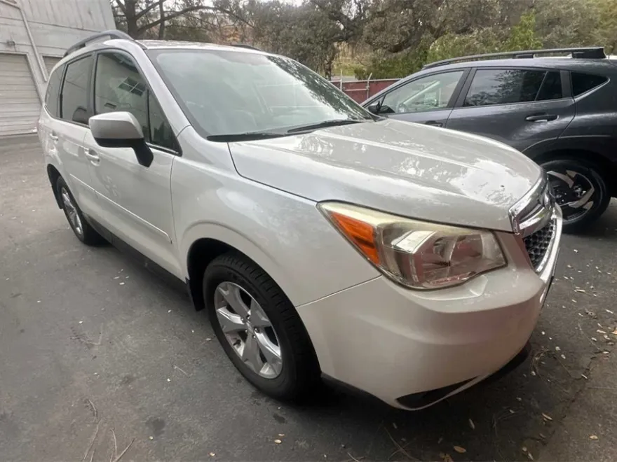 2015 Subaru Forester 2.5i Premium photo 1